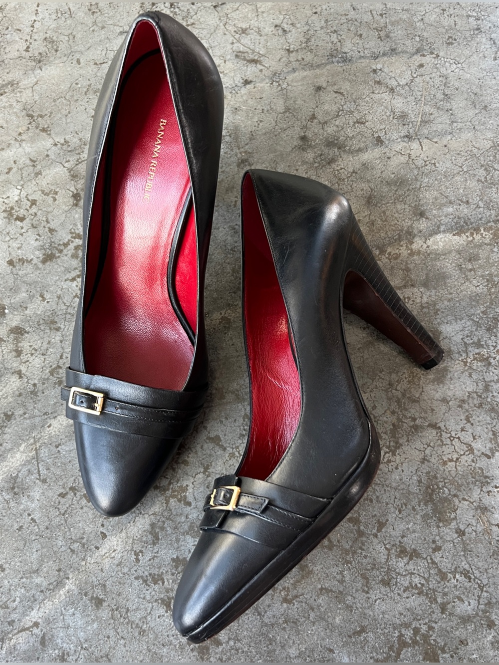 Banana Republic Leather Pumps Women's Size 10 Black Buckle Heels Red Sole Brazil